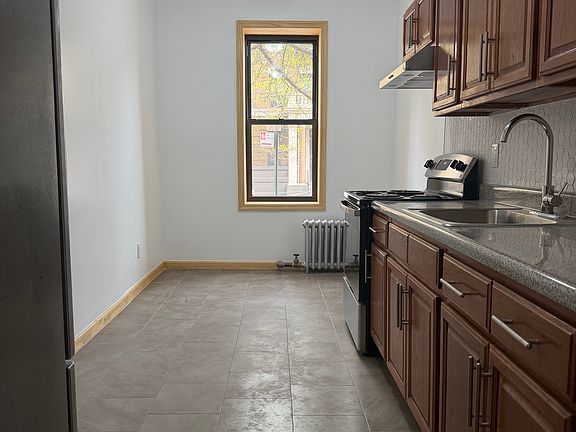 4th image of 200 E 19th St APT 1A