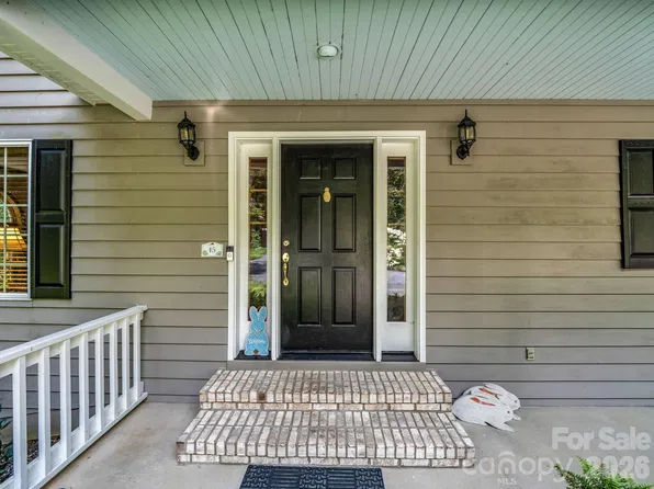 15 Ravenwood Dr, Fletcher, NC 28732