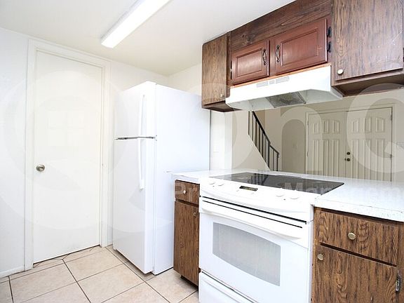 3rd image of 3233 W Loma Ln