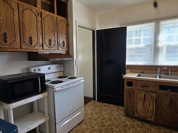3rd image of 122 W 5th St