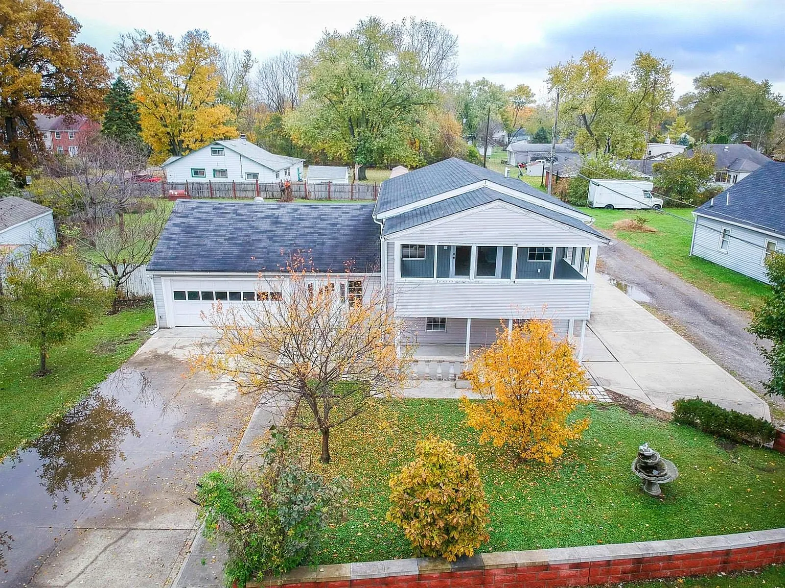 1104 Eureka Blvd photo 1