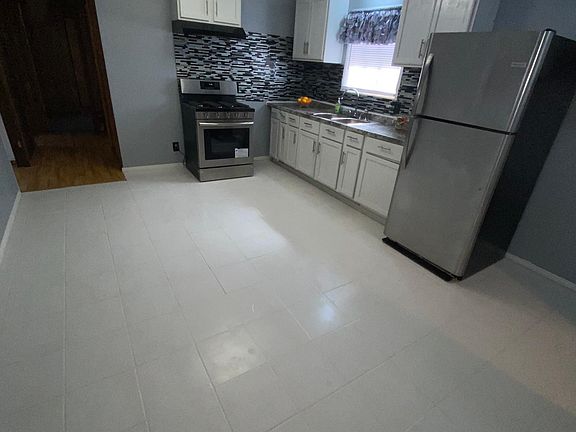 3rd image of 431 Monroe Ave