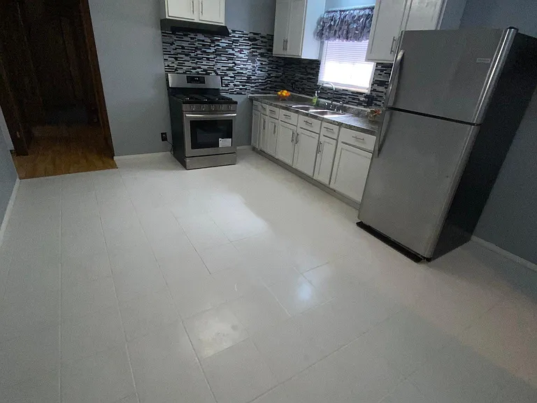431 Monroe Ave — Photo 3