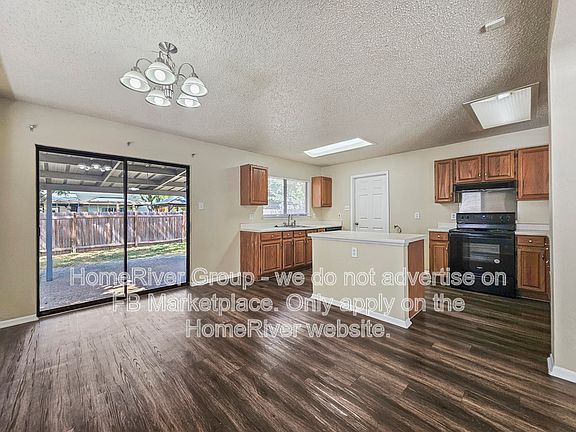 3rd image of 9839 Kelton Dr
