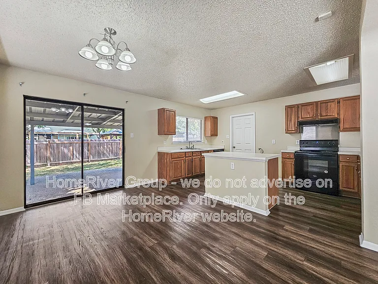 9839 Kelton Dr — Photo 3