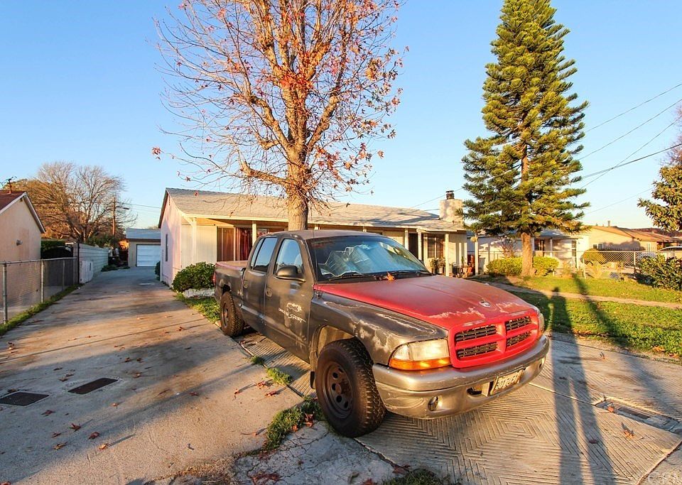1st image of 2613 Strawberry Ln