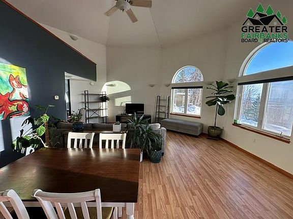 3rd image of 1447 Birchwood Dr