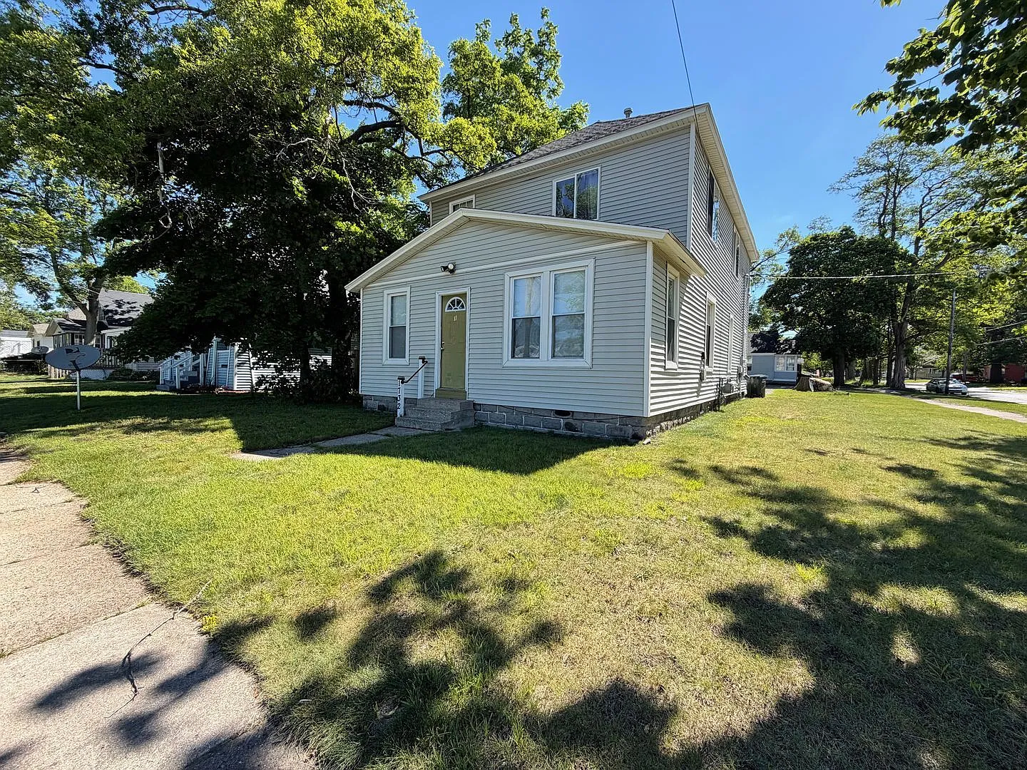 2 bed, 1.0 bath, 768 sqft, $925 — Photo 2