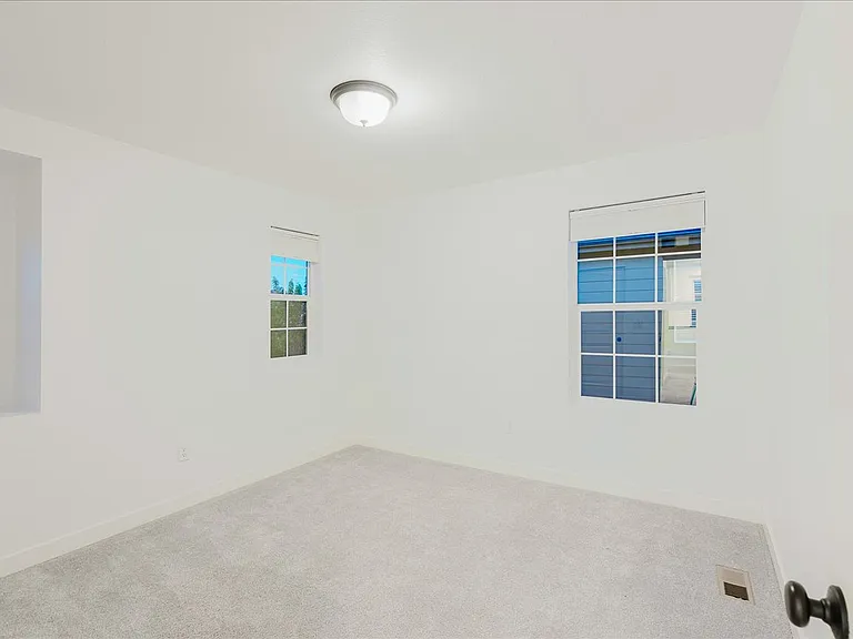 2225 Lombardy St — Photo 23