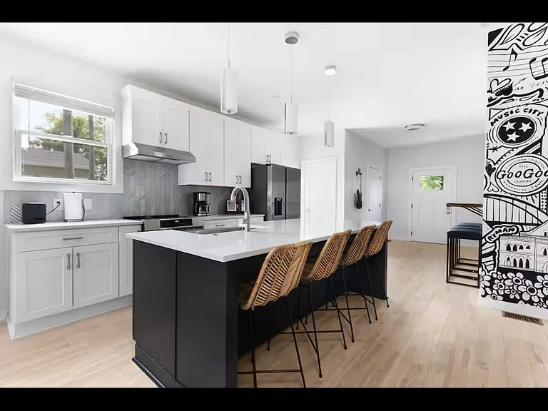 1723 Underwood St — Photo 4