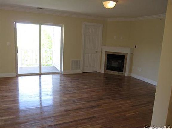 3rd image of 107 Tondo Cir