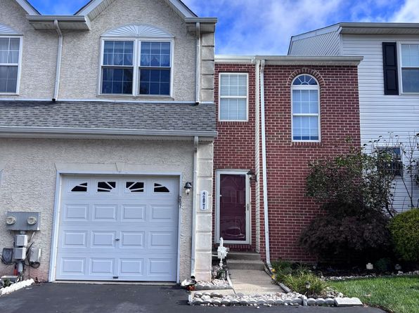 207 Hampshire Dr
