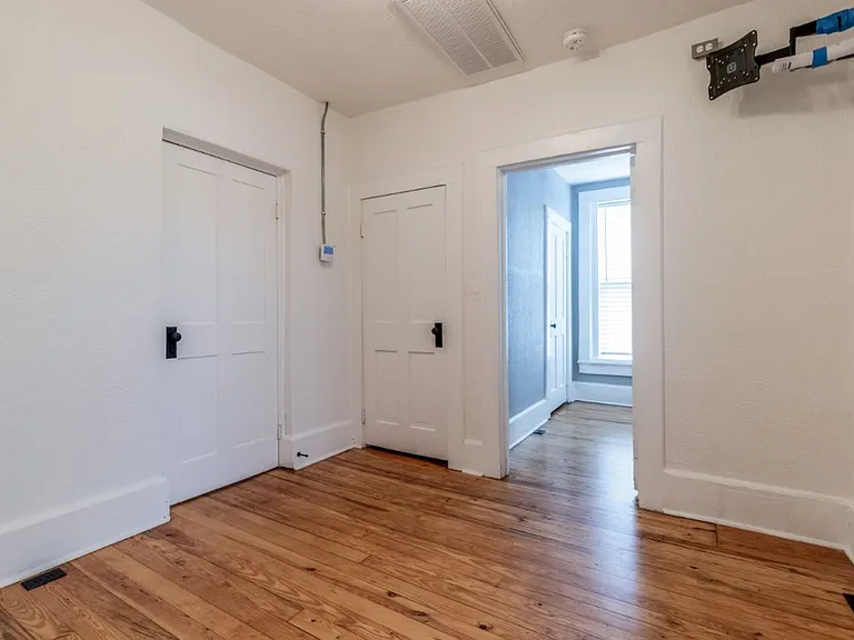 305 Main St — Photo 34
