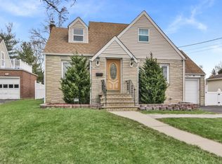 995 Howard Ct, New Milford, NJ 07646