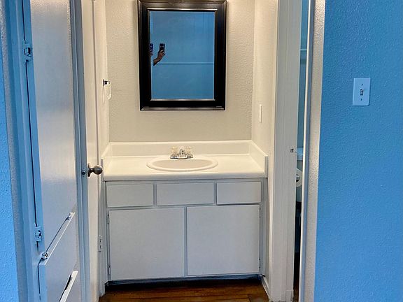 5th image of 4415 Avenue B #100