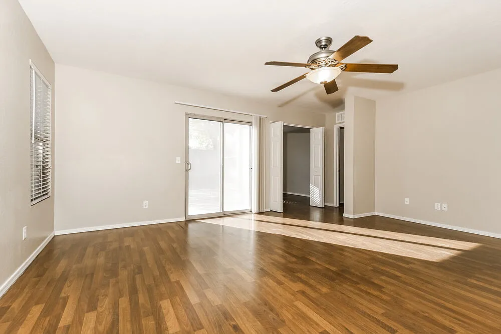 3 bed, 2.0 bath, 1759 sqft, $2,270 — Photo 4