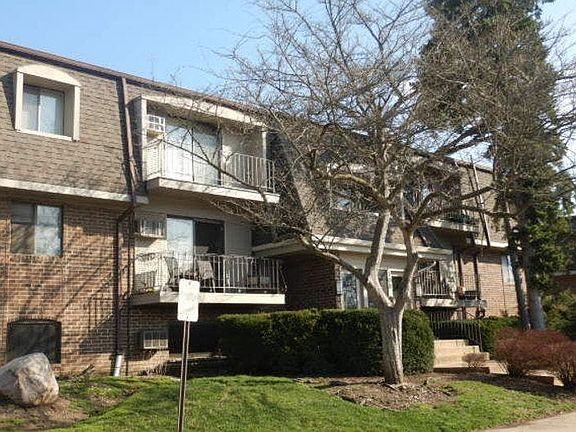 3rd image of 108 E Bailey Rd