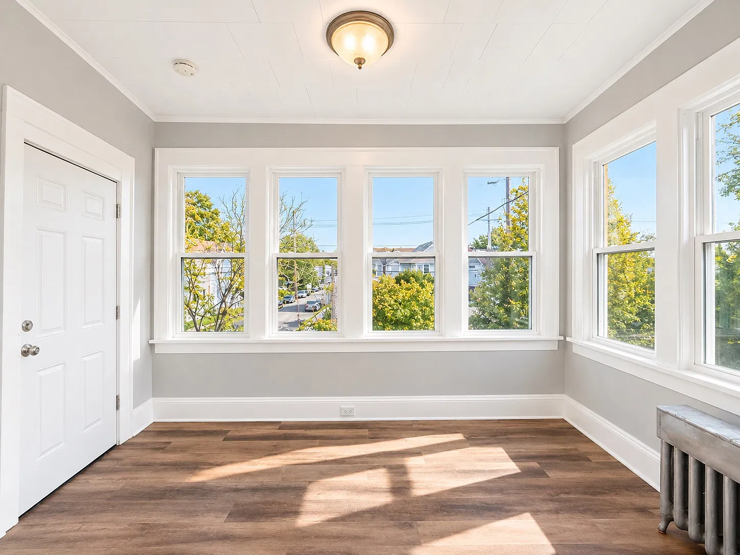 3 bed, 1200 sqft, $2,700 — Photo 2