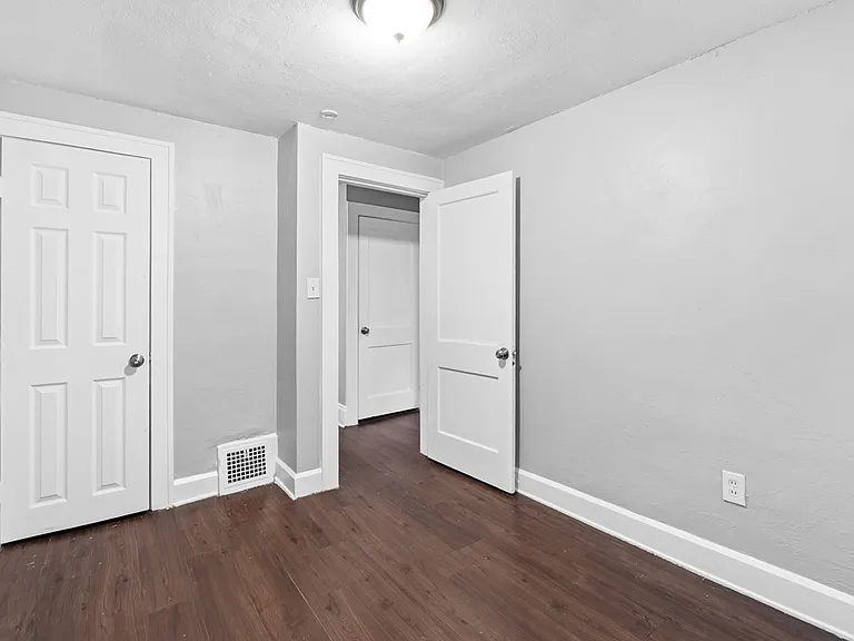 14399 Maple Ave — Photo 13