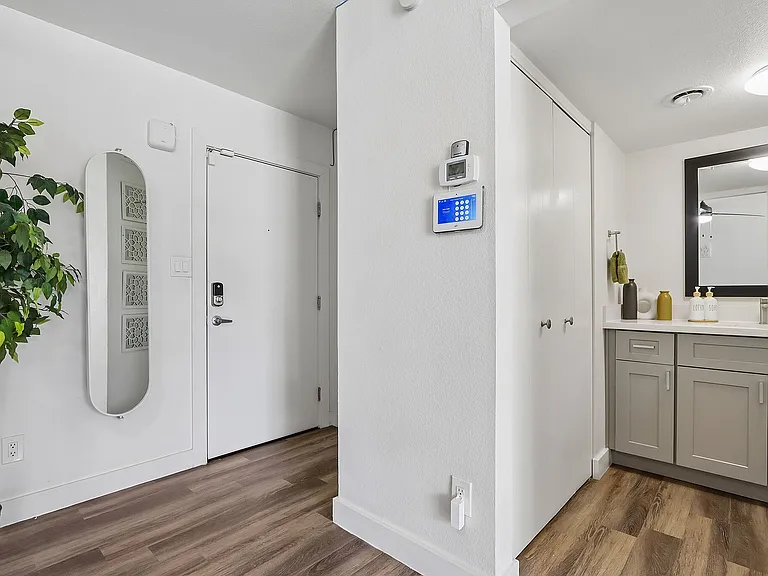 20-web-or-mls-N 7th Ave-S0905-018