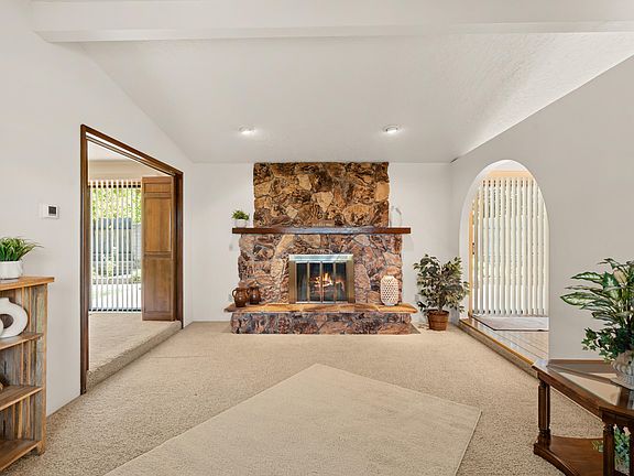 3rd image of 1142 Tara Cir