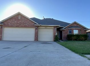 617 Allison Ln, Moore, OK 73160