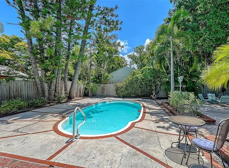 1127 S Osprey Ave — Photo 55