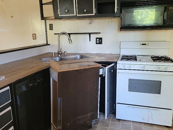 4th image of 314 Menard Dr