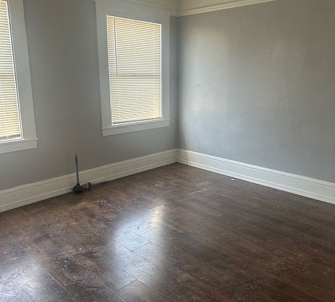 5th image of 920 W Acacia St