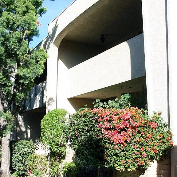 5266 Lindley Ave — Photo 9