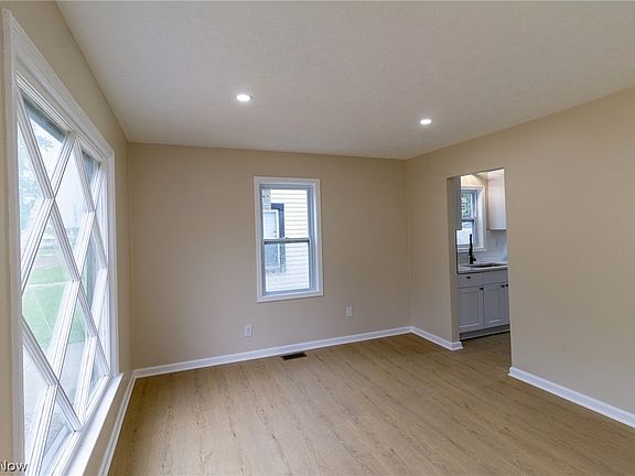 4th image of 12514 Firsby Ave