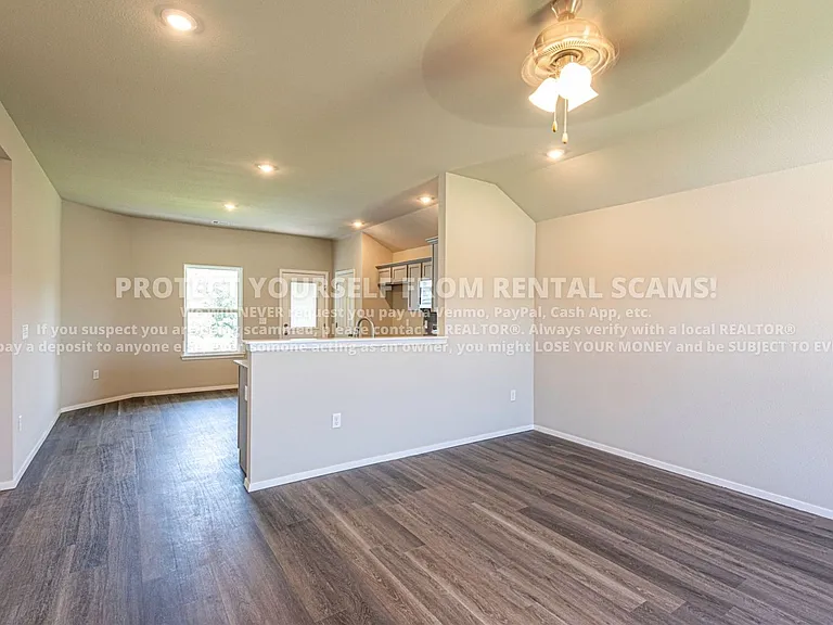 1151 E Sparrow Cir — Photo 2