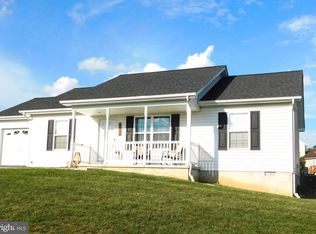 1061 Duckwoods Ln, Martinsburg, WV 25403