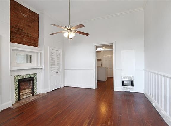 4th image of 732 Burgundy St #A