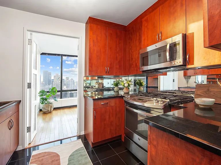 420 E 61st St #17B — Photo 6