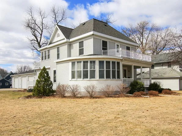 610 9th St S, Olivia, MN 56277