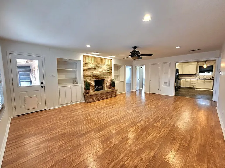2305 Country Club Dr — Photo 4