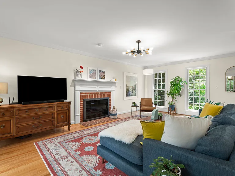 1011 New Chester Ct — Photo 8