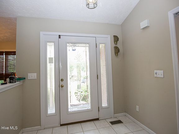 3rd image of 340 Queens Cove Way