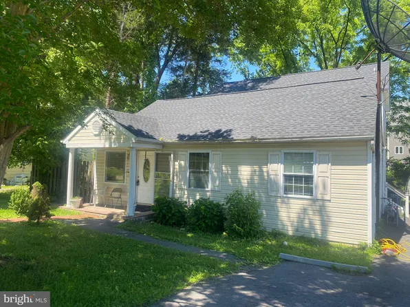 2021 Cherri Dr, Falls Church, VA 22043