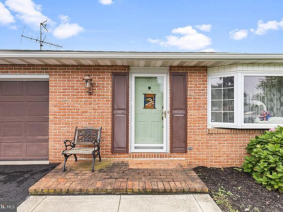 3rd image of 206 Mellinger Cir