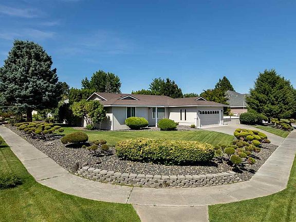 2nd image of 4707 Desert Plateau Dr