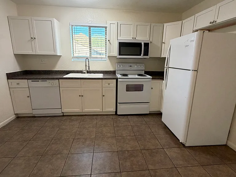 1420 E Brown St #B — Photo 3