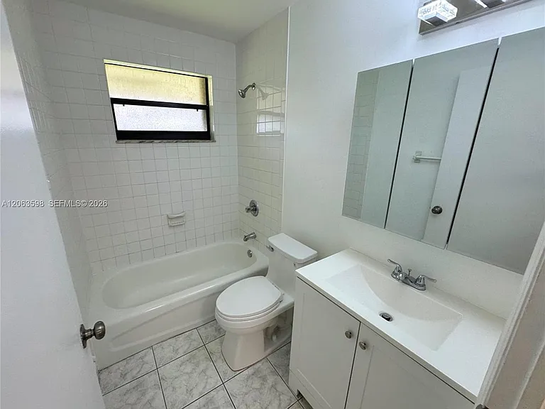 5637 Taft St #5637 — Photo 8