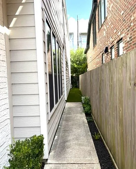 5018 Dickson St — Photo 4
