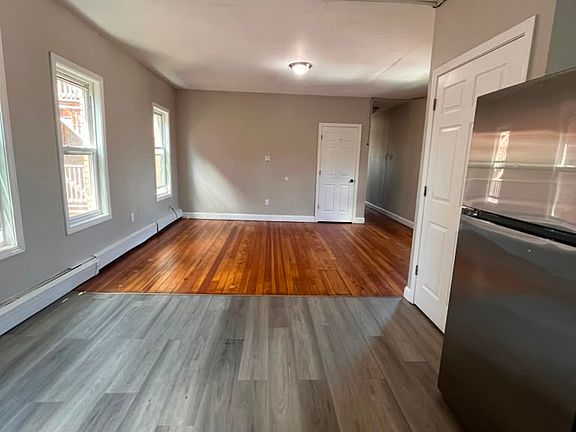 3rd image of 264-2A Lawrence St #3