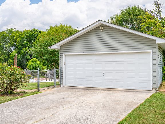 2nd image of 702 O'Grady Dr
