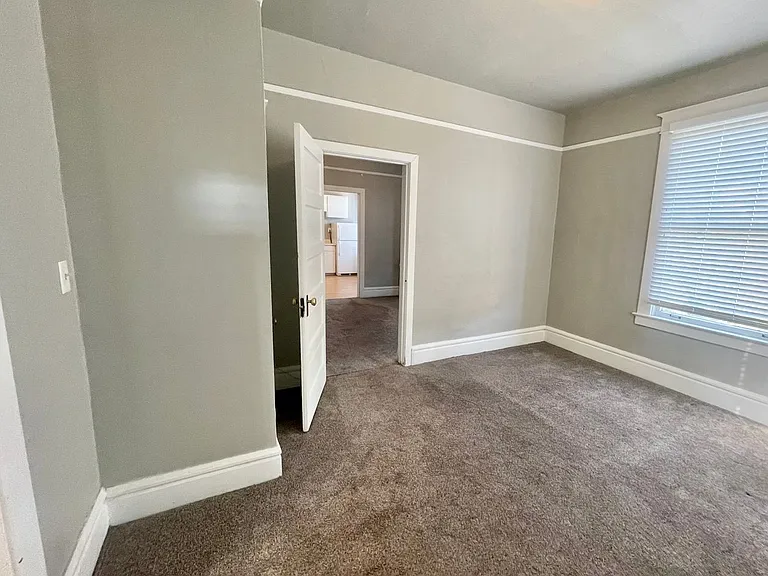 106 S Cedar St — Photo 38