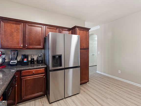 5th image of 2113 Hasel St