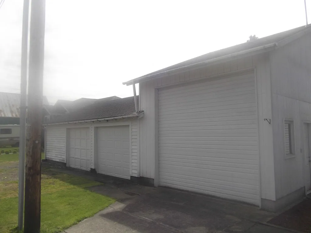 229 Mitchell St photo 1
